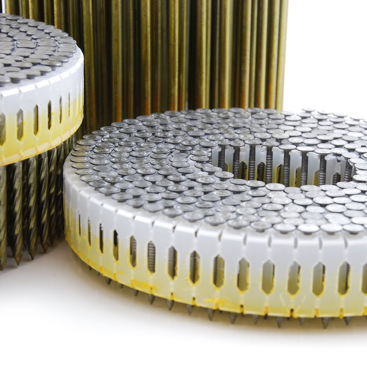 Clous dans une bobine d’union en plastique Ø 3,8