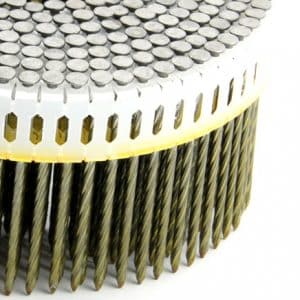 Clous dans une bobine d'union en plastique